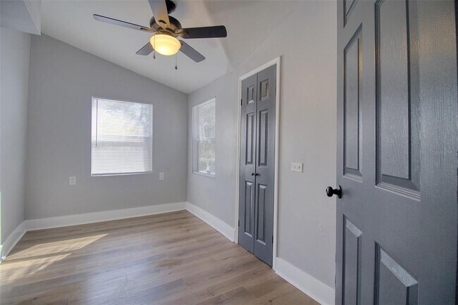 Building Photo - 675 16th Ave S