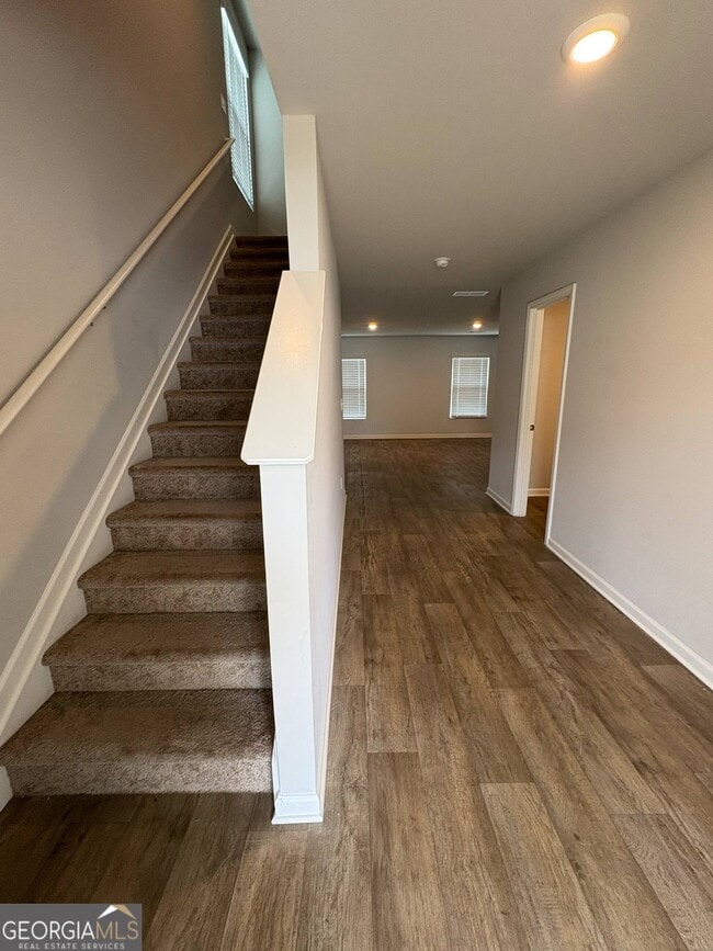 Building Photo - 170 Goodall Woods Dr