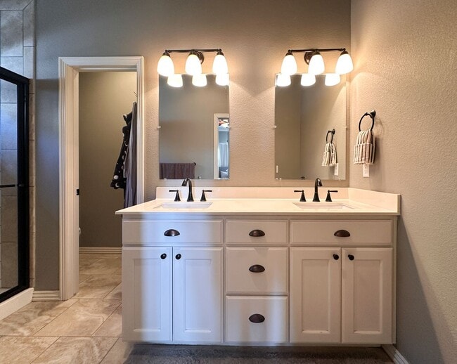 Building Photo - 3807 W Pawnee Rd