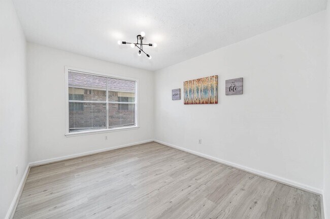 Building Photo - 13407 Wells River Dr