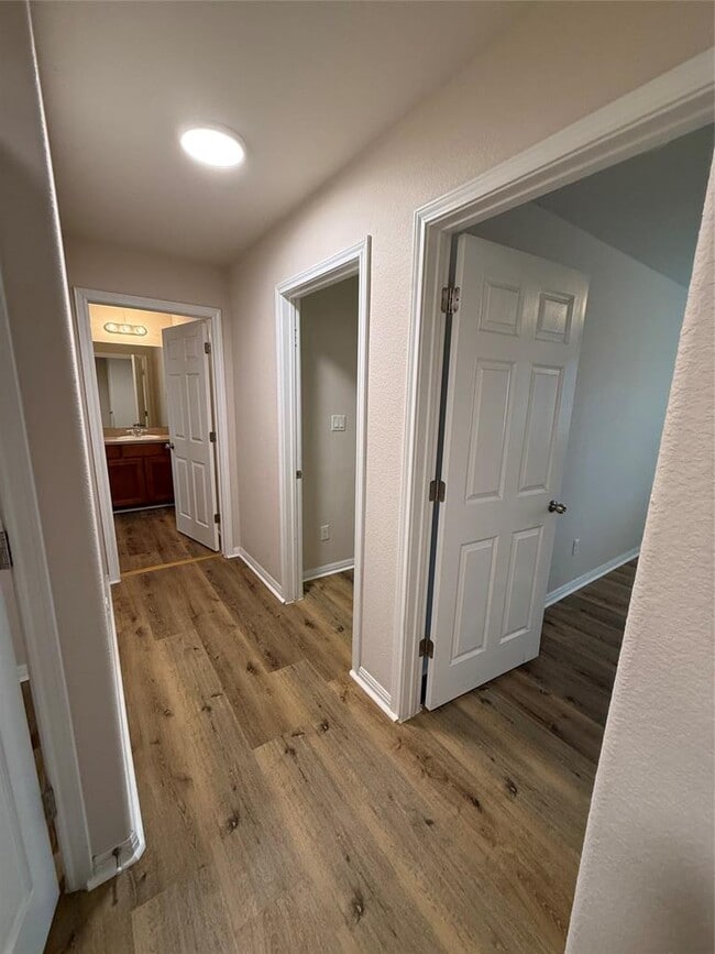 Building Photo - 334 TX-332 Loop