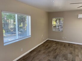Building Photo - 1743 MacKinnon Ave
