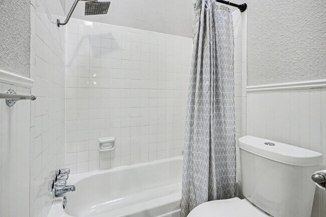 Building Photo - 16607 Neumann Dr