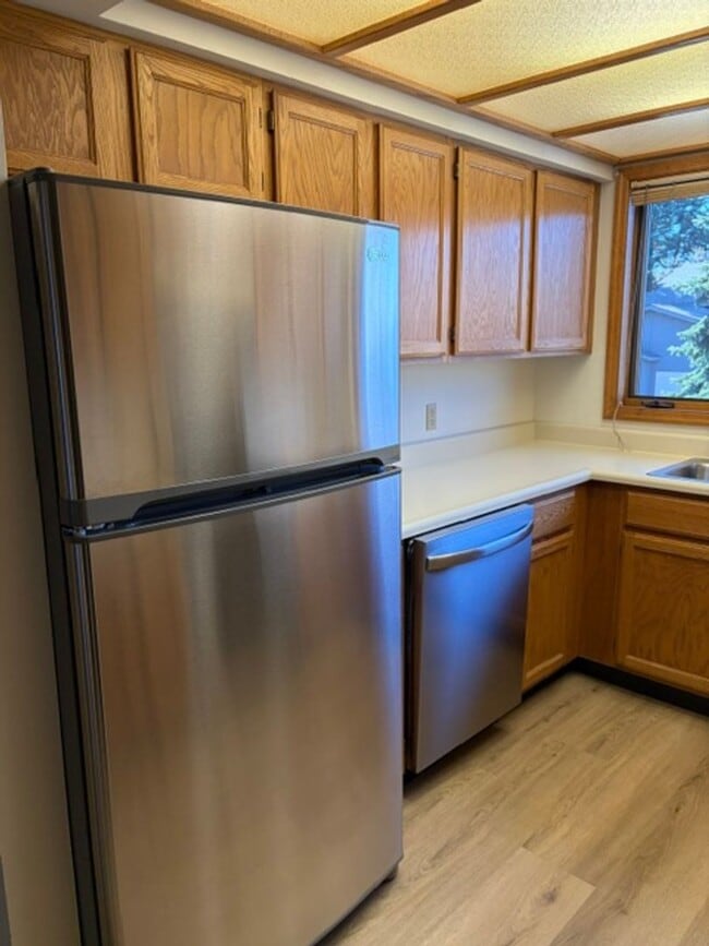 Building Photo - 2 Bedroom 1 Bathroom Condo