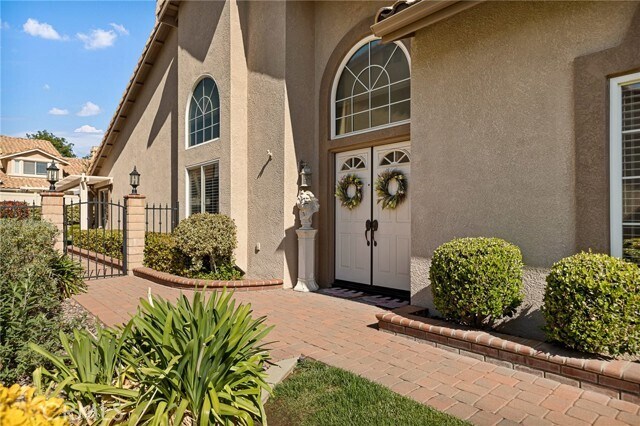 Building Photo - 1521 Fairway Oaks Ave