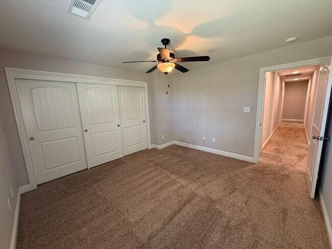 Building Photo - Beautiful 4 Bedroom + Office Home in Grand Island!