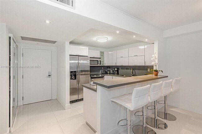 Building Photo - 2301 Collins Ave
