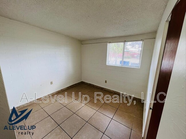 Building Photo - 3519 E Ellington Pl