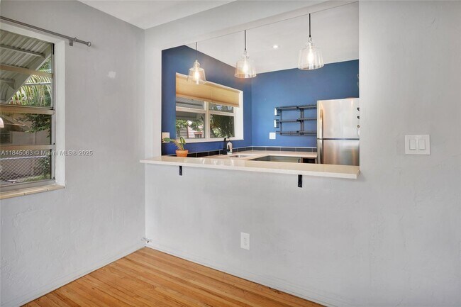 Building Photo - 517 S 19th Ave