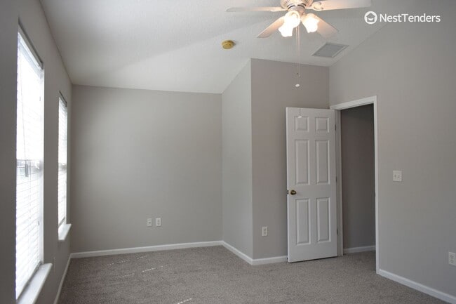 Building Photo - Three Bedroom in Cambridge at Oak Leaf Pla...