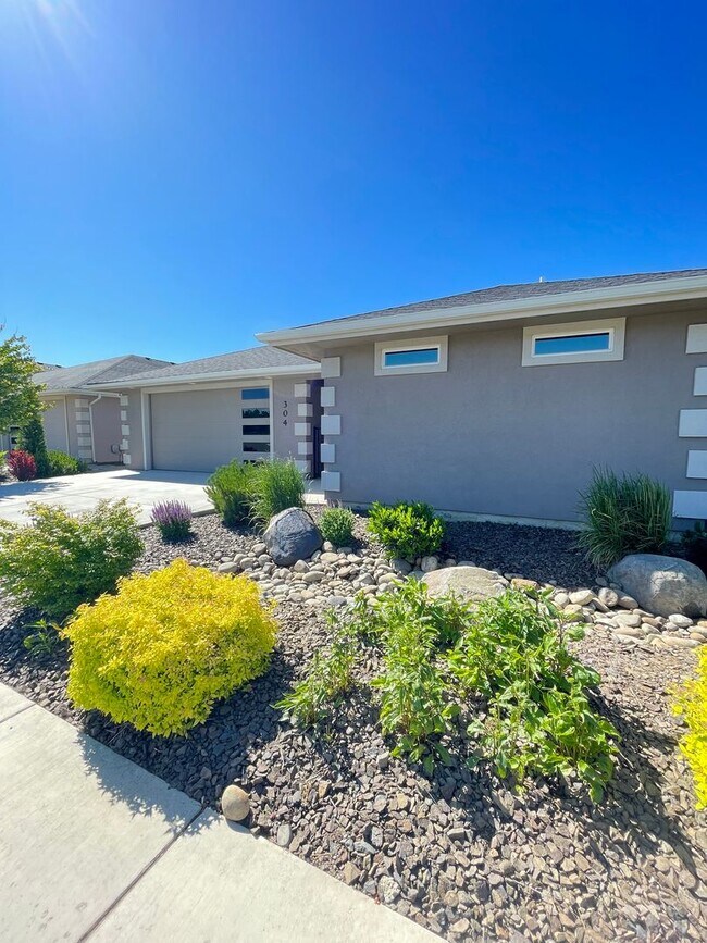 Building Photo - Flexible Living in North Ellensburg