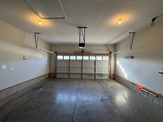 Building Photo - Beautiful Single Family Home