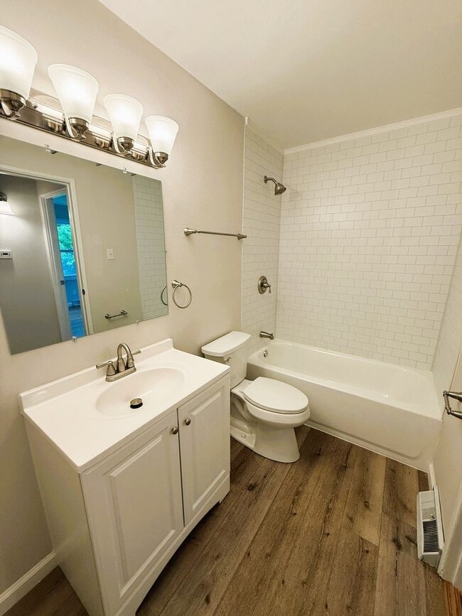 Building Photo - Fully Rehabbed 3 bedroom, 1 bathroom Renta...