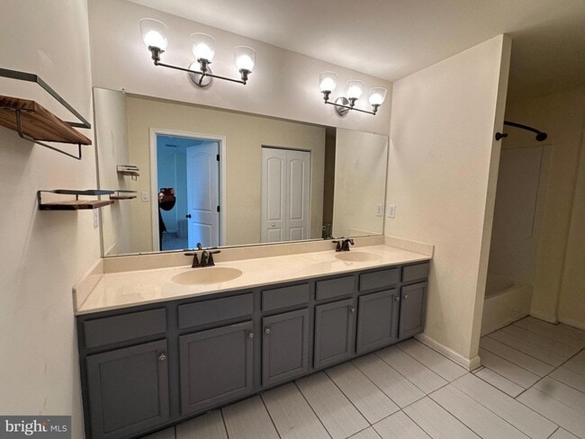 Building Photo - 525 S Twin Lakes Blvd