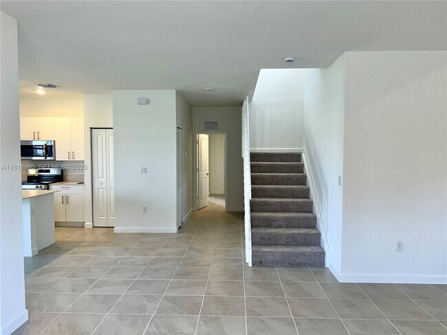 Building Photo - 2929 SE 23rd Ave