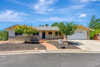 Building Photo - 17 Muth Dr
