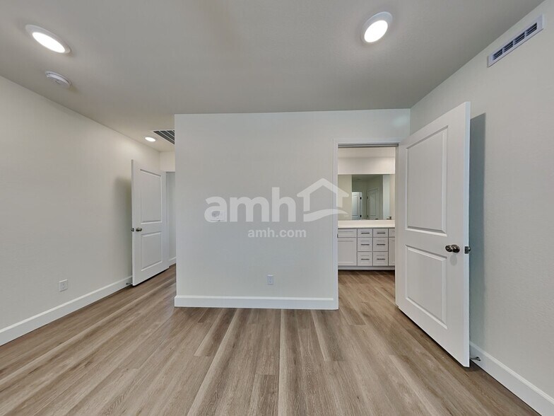 Building Photo - 10328 Medusita St