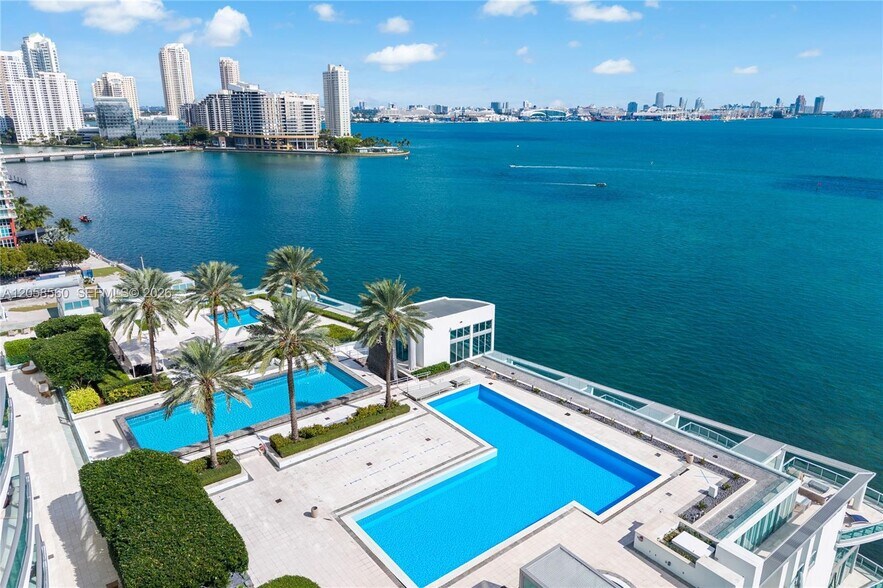 Building Photo - 1331 Brickell Bay Dr