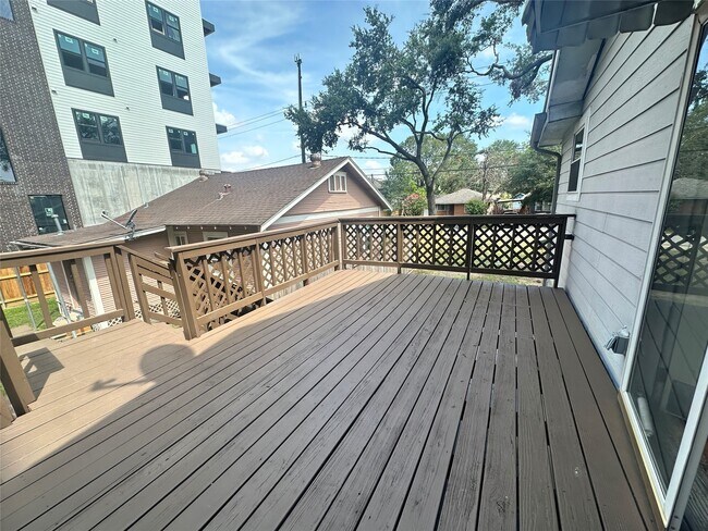 Building Photo - 914 1/2 W 21st St