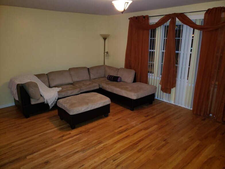 Building Photo - 212 Ridgewood Ave