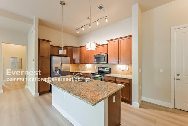 Building Photo - 305 Inverness Way S