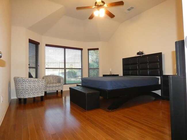 Building Photo - Spacious 2-story near Heritage Trace