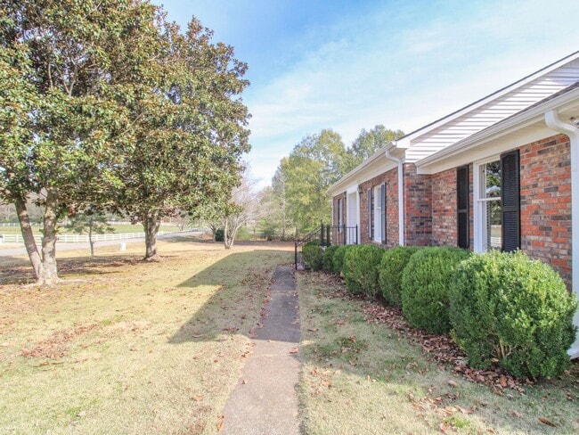 Building Photo - Nice Home in Rogersville!