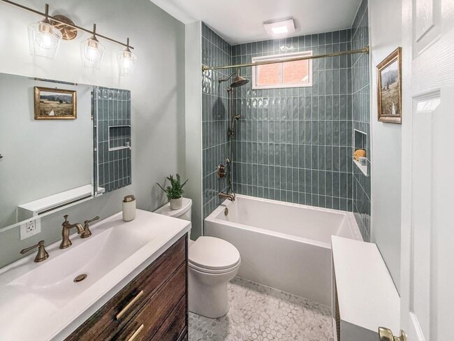 Building Photo - 715 N Beatty St