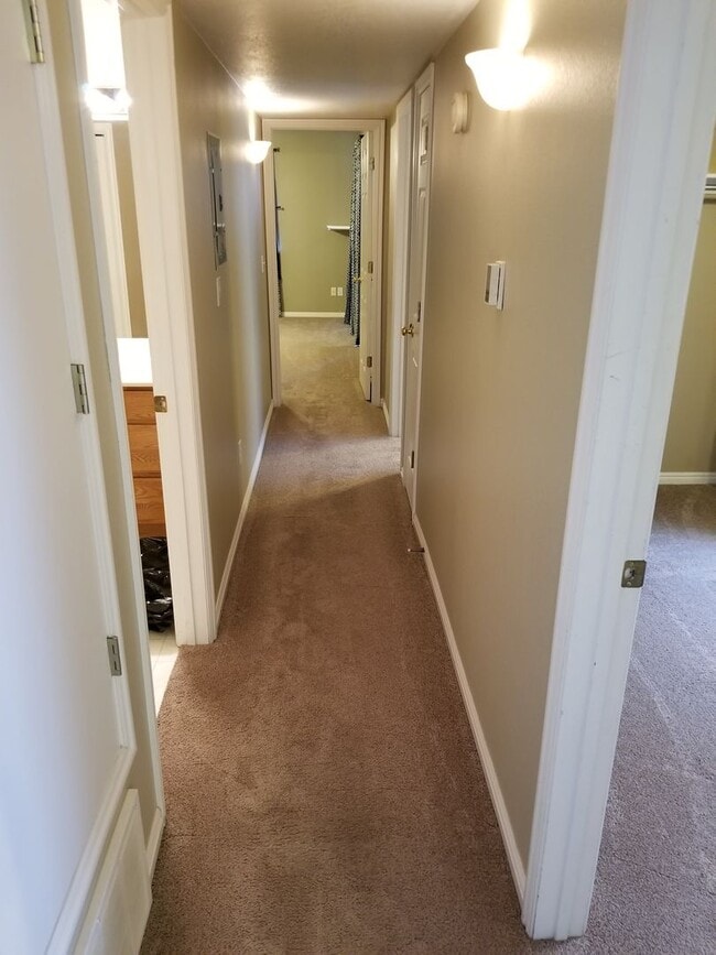 Building Photo - 3 Bed, 2 Bath in Orem - with pool access!