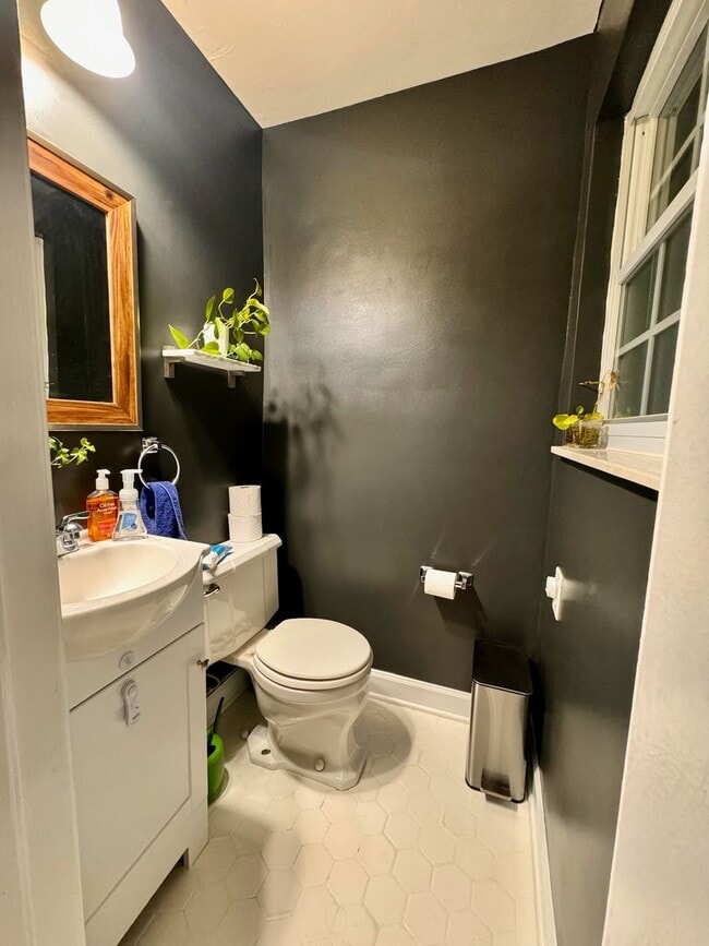 Building Photo - Nice 3 bedroom/1.5 bath home for rent in E. Morristown, Tennessee