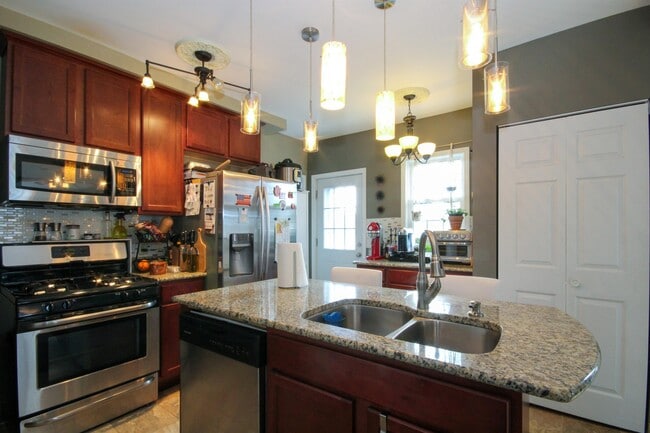 Building Photo - 1315 5th St NE