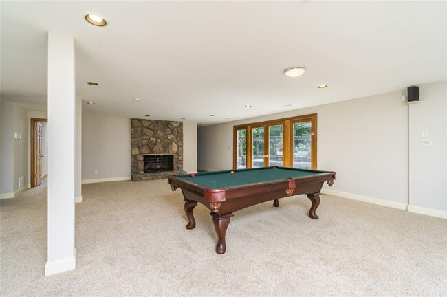 Building Photo - 565 River Chase Point