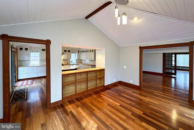 Building Photo - 19 Ridgeview Rd