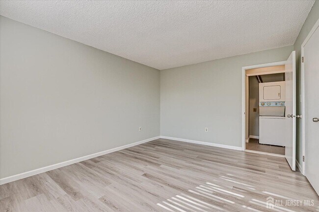 Building Photo - 807 Aspen Dr