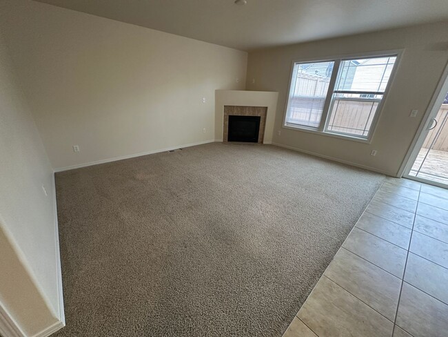 Building Photo - MOVE IN SPECIAL! Spacious 2 Bedroom, 2.5 b...