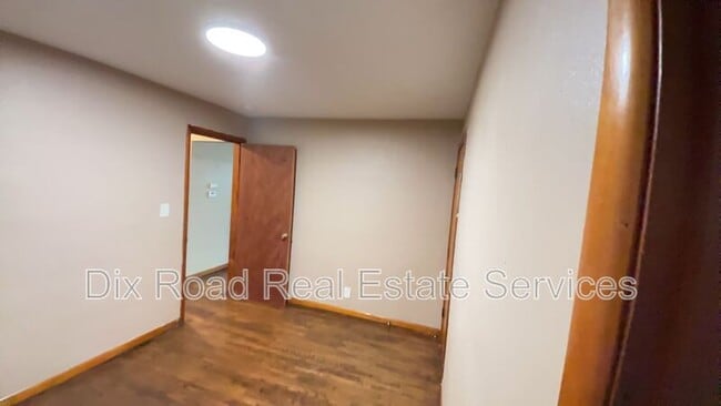 Building Photo - 677 Mark Ave