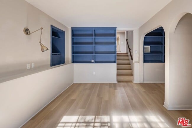 Building Photo - 627 Elm Dr