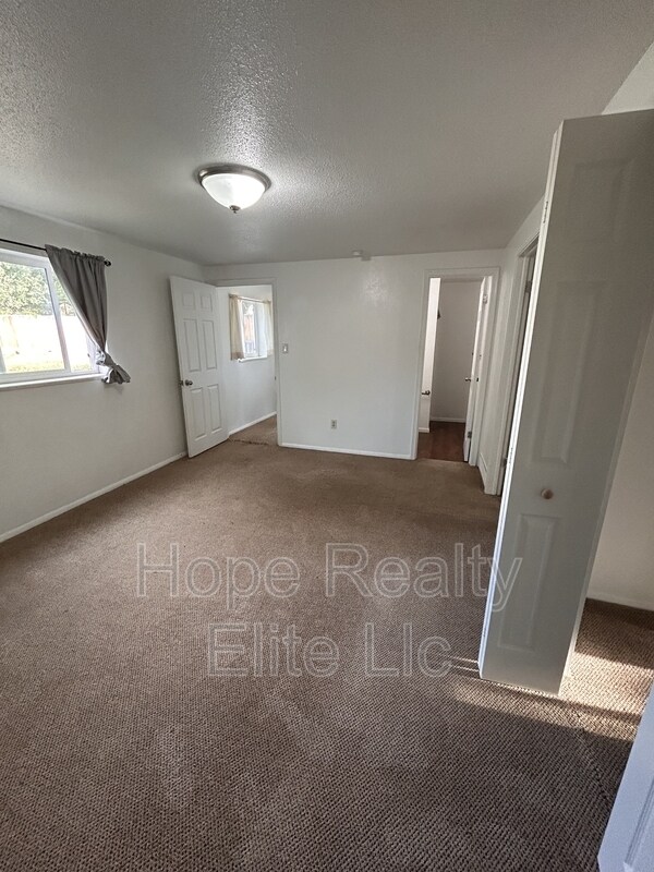 Building Photo - 1106 Querida Dr