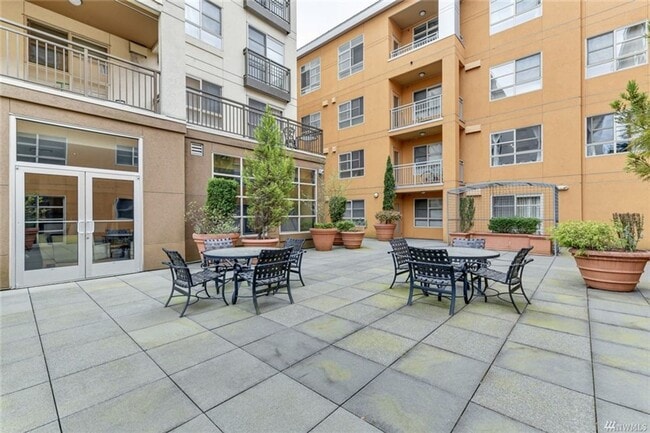 Building Photo - Downtown Bellevue 2 bed, 2 bath with Updat...