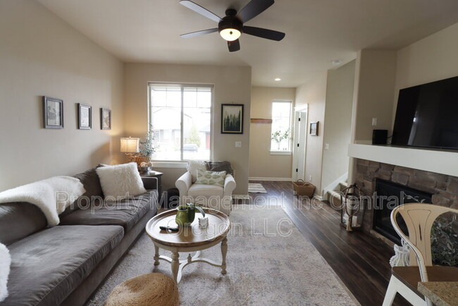 Building Photo - 2860 Yew Park Ln