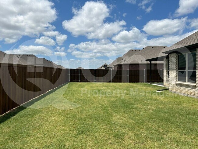 Building Photo - 533 Oleander Dr