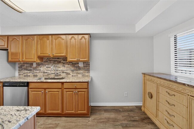 Building Photo - 2900 Cove Cay Dr