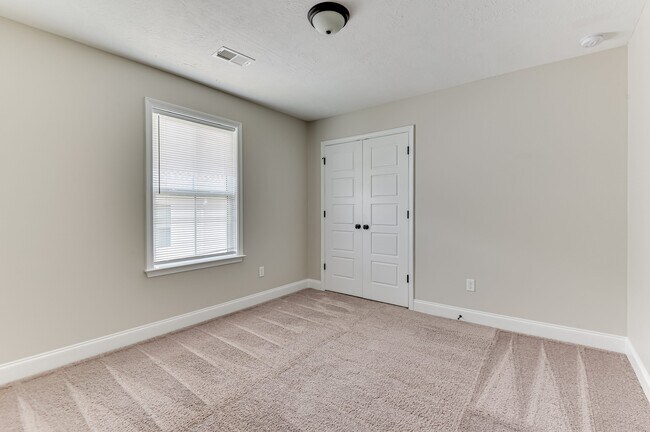Building Photo - 2041 Limerick Ct