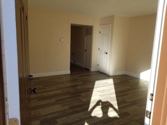 Building Photo - 405 W Collinsville Rd