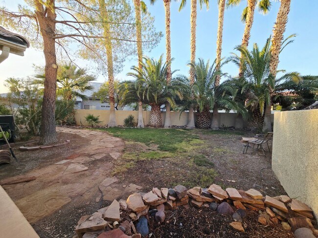 Building Photo - BEAUTIFUL 3BD/2BA WITH MANY UPGRADES!