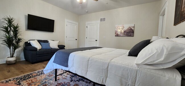 Building Photo - Short term lease-625 Kotter Farms Trail Ev...