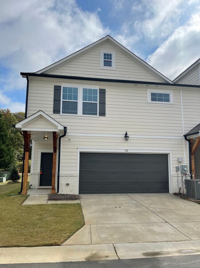 Building Photo - Beautiful Townhome located in Pineville, NC