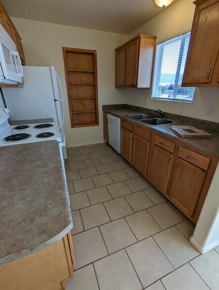 Building Photo - 354 W Hollamon St