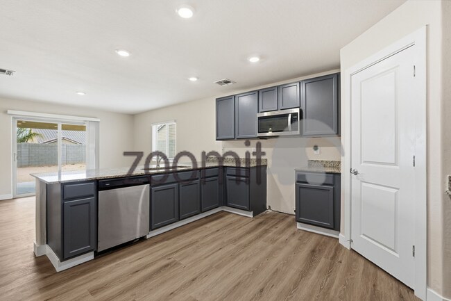 Building Photo - Amazing home in wonderful Ghost Hollow Ranch