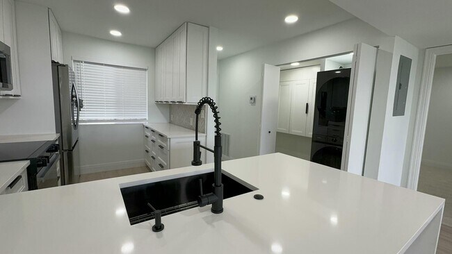 Building Photo - 4483 Luxemburg Ct